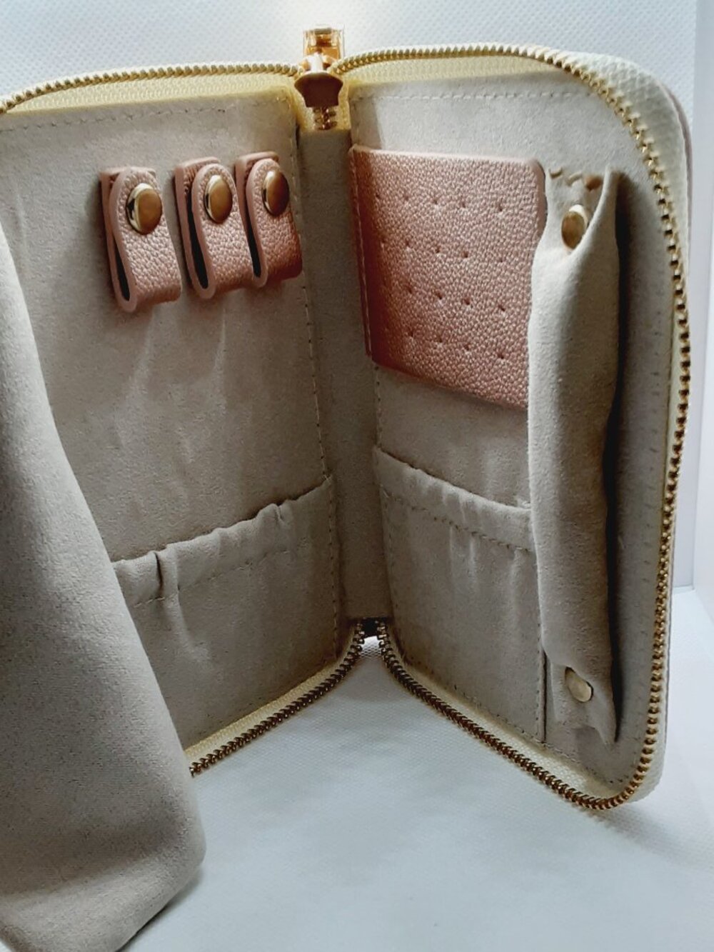 HOST PICK!!  NEW pink soft zippered jewelry organizer travel case - Picture 3 of 10